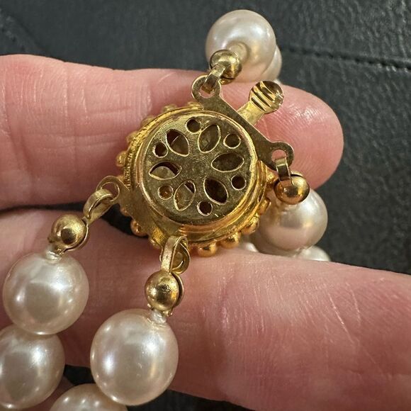 Elegant Vintage Silk Strung Double Strand Glass Pearl Necklace Gold Plated Clasp - Picture 3 of 8